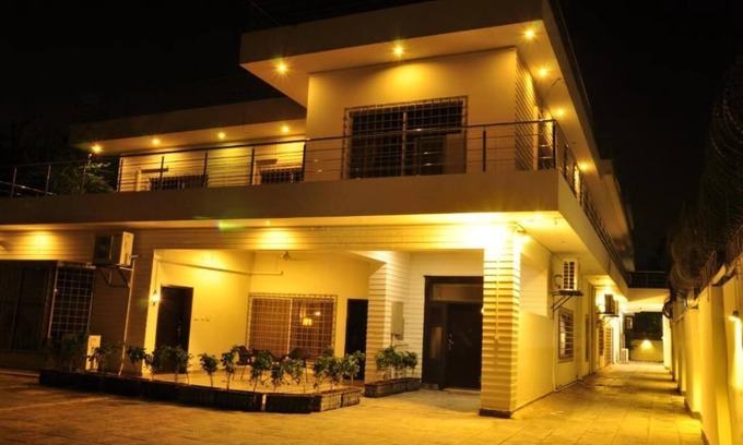 G-6 Sector Hotel | Reina Boutique Hotel - G6