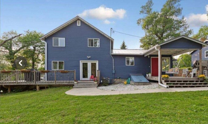 Faribault House | Relax and have fun all year-round at Casita Rosita on Roberds Lake.