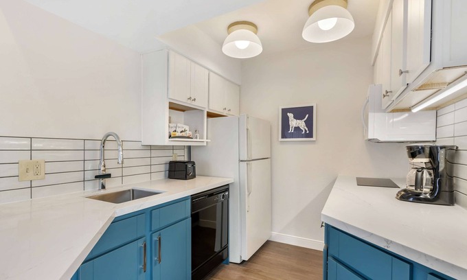 Herndon Apartment | Relax and Unwind! Pet-Friendly Property, Kitchen, Onsite Parking