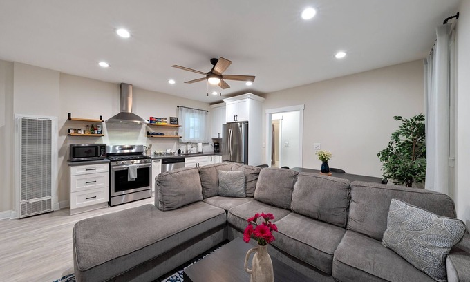 Prescott House | Relax at a Charming West Oakland Victorian