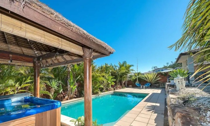 Pacific Pines House | Relax at this Gold Coast Escape