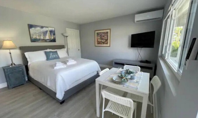 Palm Beach Shores Condo | Relax by the sea, just a quick ride to Port of Palm Beach