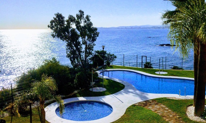 Torrequebrada Apartment | Relax in front of the sea. Come and enjoy the winter