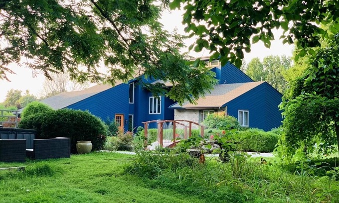 Lewisburg Cottage | Relax in nature at this peaceful 35 acre hilltop country estate.