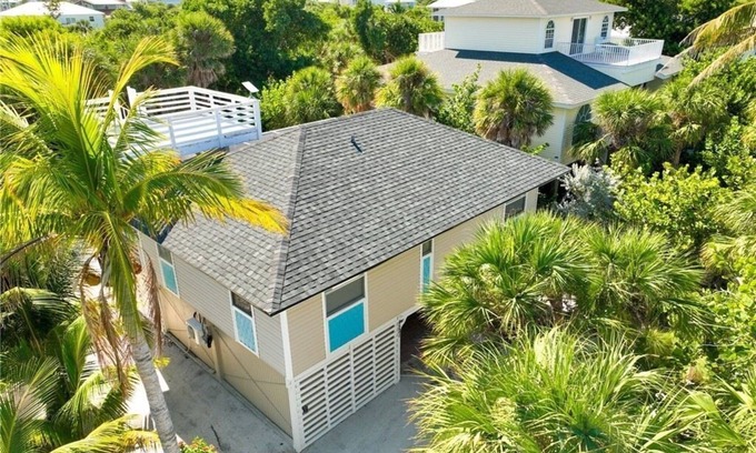 North Captiva House | Relax in Paradise: 2-Bedroom Island Retreat with private Pool & Golf Cart!