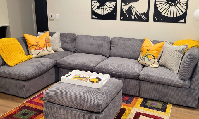 Rogers Apartment | Relax in Style Charming 1BR w/sectional ,Pool, Gym, Free Parking & All the Comforts of Home