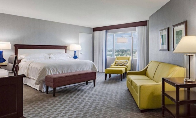 Arlington House | Relax in Style & Comfort! Onsite Dining & Pool