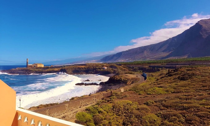 Los Silos Apartment | Relax Penthouse sea and mountain views directly on the coast sound of the sea