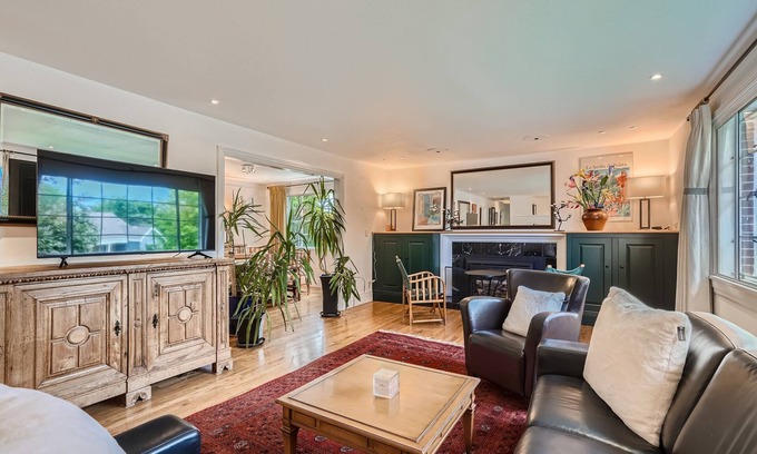 Park East House | Relax & Play in Boulder | Sauna, Games, Trampoline & Yard