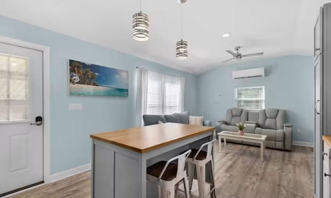 Freeport Cottage | Relax & Recharge: Bright 1-Bedroom Cottage in Freeport