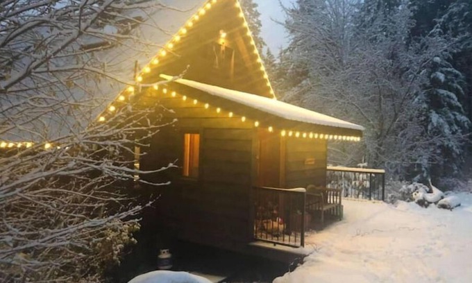 Central Okanagan Cottage | Relax, Recharge & Play - Private Lakeview retreat w/fire pit, big deck, Pets ok