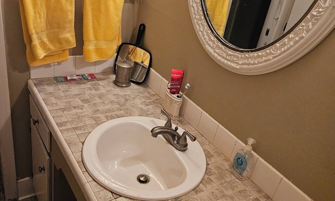 Tougaloo House | Relax with Family or Friends in this Tranquil neighborhood. 3 BR & 2 Bath