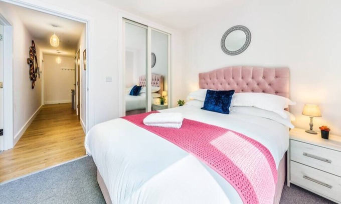 Redhill Condo | Relaxing 2 Bed 1 Bath Apt with patio in Redhill