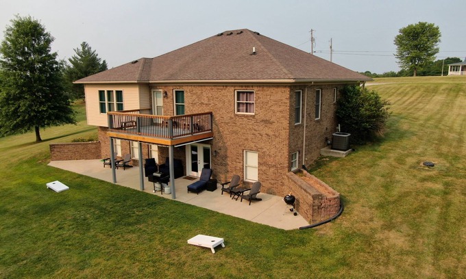 Chaplin House | Relaxing 2800sf Countryside Bourbon Trail Home w/Game Room