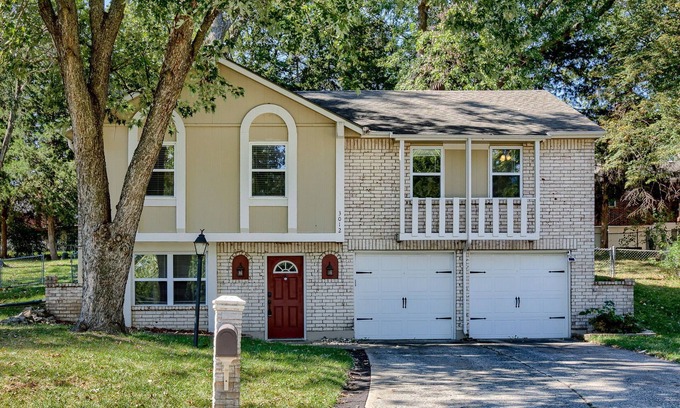 Blue Springs House | Relaxing Blue Springs Escape 3BR w/Outdoor Space