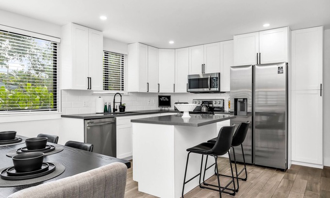 Victoria Park House | Relaxing Getaway - Minutes to Beach, Las Olas & DT