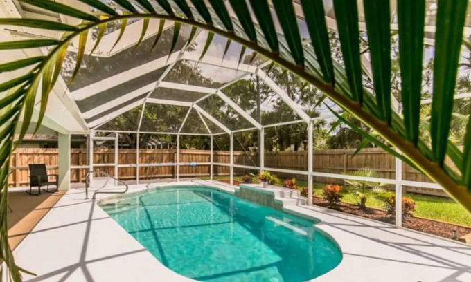 Sebastian Highlands House | 🍹🌞Relaxing Heated Pool!Beautiful Patio,Pet Friendly,Fenced Area, Near Beaches!