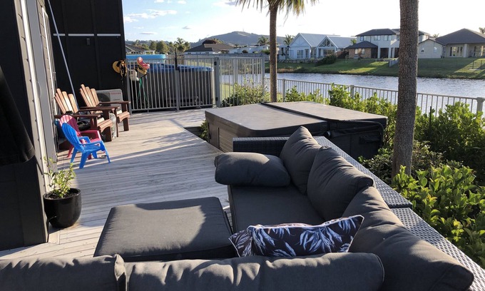 Papamoa Beach House | Relaxing home 5 mins walk from beach and shops