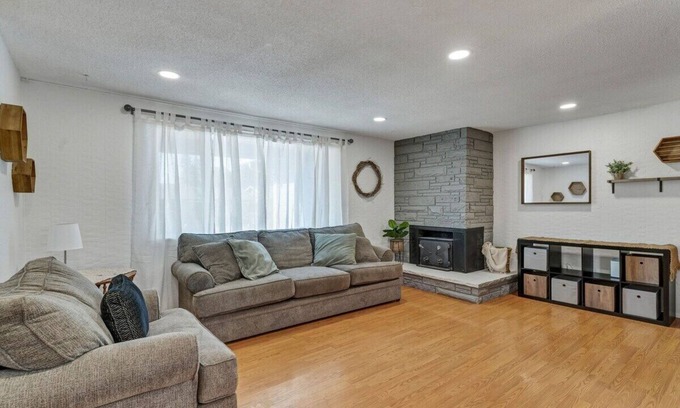 Albany House | Relaxing Home w/Fenced Yard & Covered Patio!