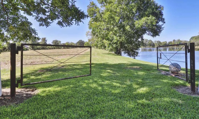 Genoa House | Relaxing Lake House Retreat on 12 Acres