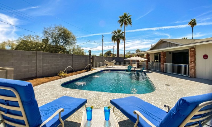 Tempe House | Relaxing Oasis! 5 bedroom 3 bath with Pool