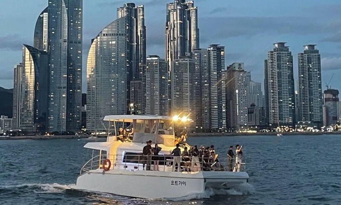 Haeundae Apartment | Relaxing Retreat: Cozy Jacuzzi Suite Steps from Haeundae Beach