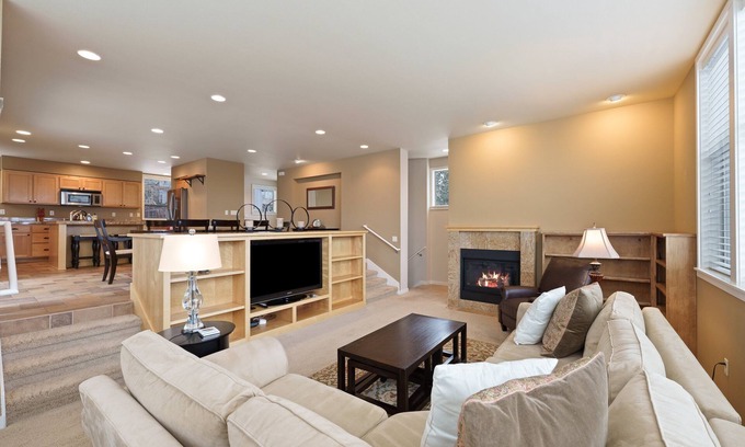 Redmond House | Relaxing Retreat w/hot tub, Views and AC
