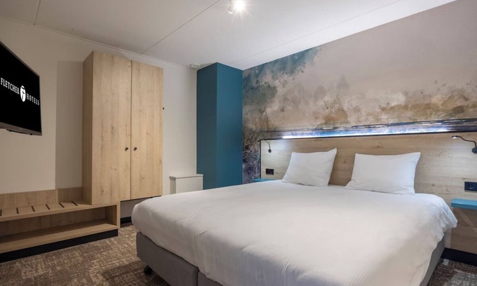 Schoorl Hotel | Relaxing Retreat with Indoor Pool, Sauna & Close to Egmond aan Zee Beach
