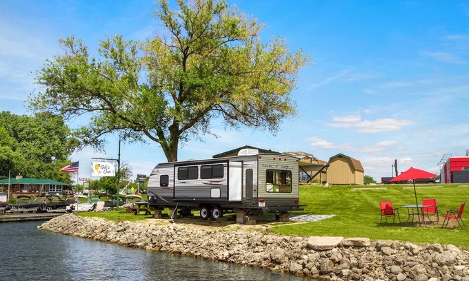 La Crosse House | Relaxing RV overlooking Gill's Cove Marina!