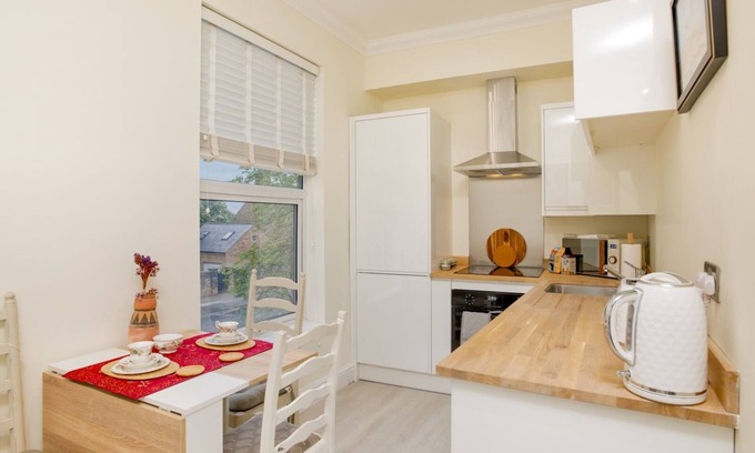 Lincoln Apartment | Relaxing Stay in Uphill Lincoln/Pass The Keys