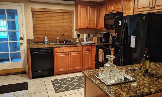 University House | Relaxing townhome with pool and lake