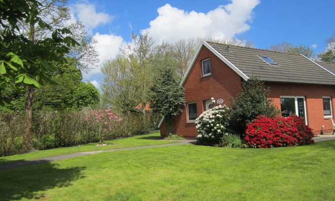 Groß Holum House | Relaxing vacation & family fun - holiday home with garden, WiFi and much more!