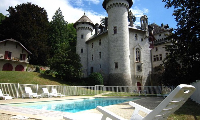 Serrieres-en-Chautagne House | Relaxing villa in Caillan with private pool