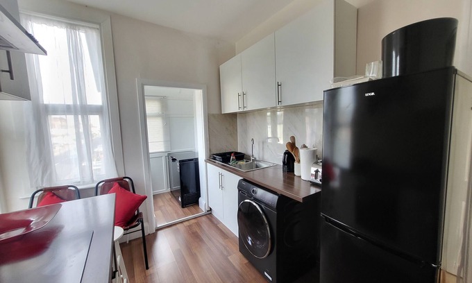 Westcliff-on-Sea House | Remarkable 1-Bed House the entire first floor