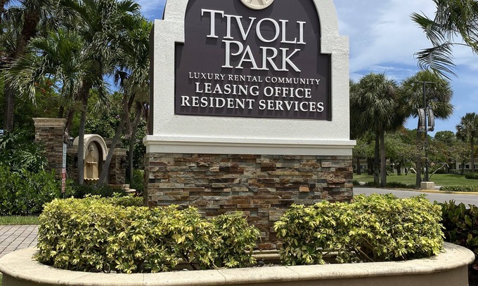 Deerfield Beach Apartment | Remodeled 2 bed grnd floor vacation apt ,7 minutes away From Beach!