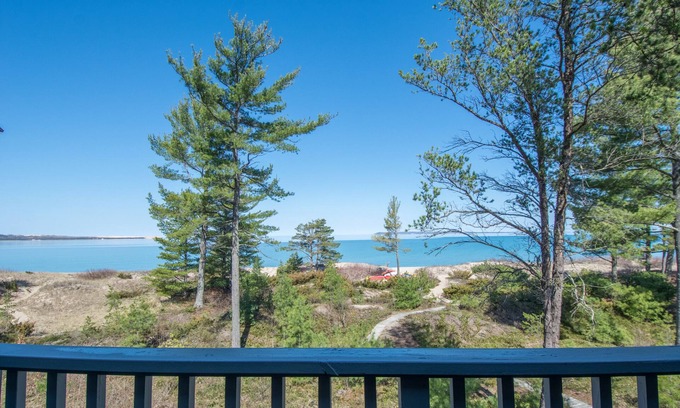 Maple City Condo | Remodeled 3br Condo on Lake Michigan 3BR with A/C