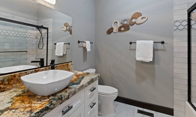 Colbert House | Remodeled & beautifully furnished Georgian Colonial. Service pet friendly!