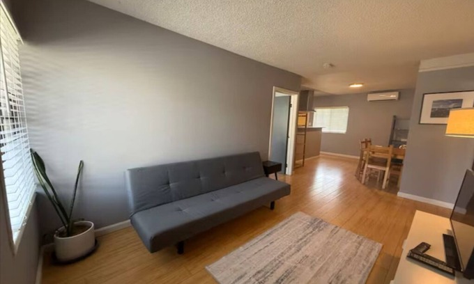 Los Angeles House | Remodeled Cozy Home Near DTLA