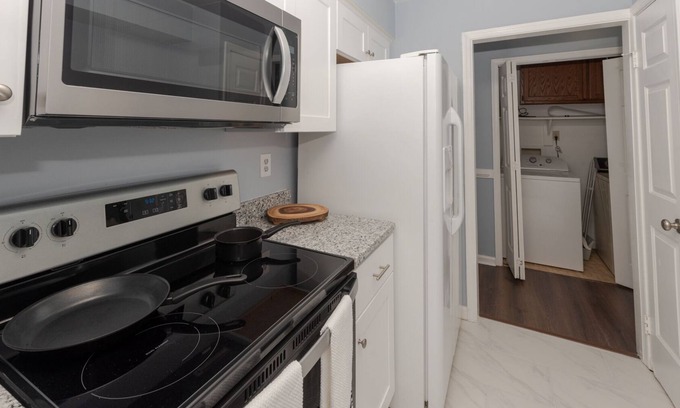 Norfolk - Virginia Beach House | Remodeled Gorgeous Townhome 15 min from the beach