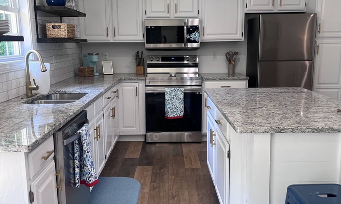 Jamestown House | Remodeled House Near Jamestown Marina, Room to Park Your Boat in Driveway!