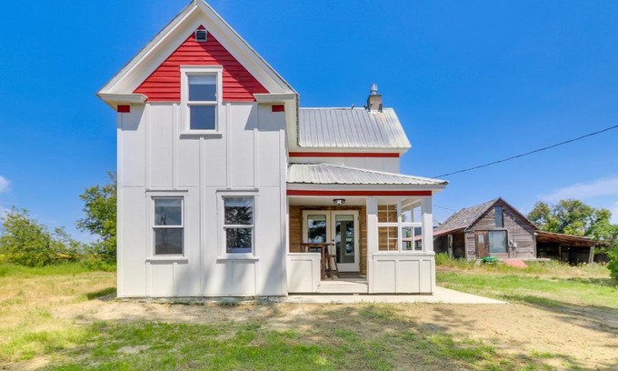 Kalispell House | Remodeled Kalispell Farmhouse with Mountain Views