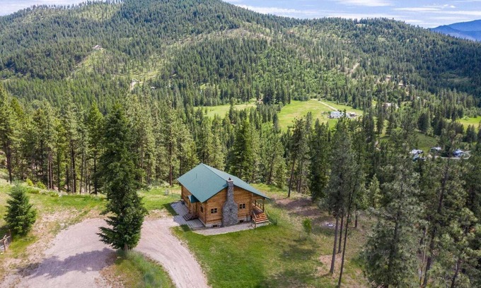 Superior House | Remote Mountain Cabin with Incredible Views