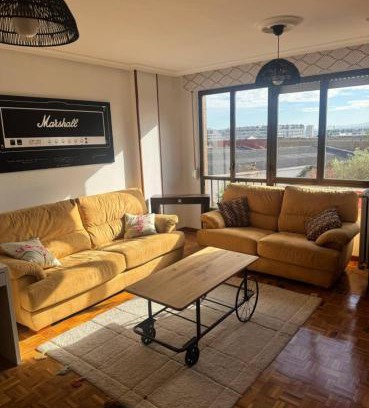 Las Campas y San Claudio Apartment | RENFE-ALSA y clinicas