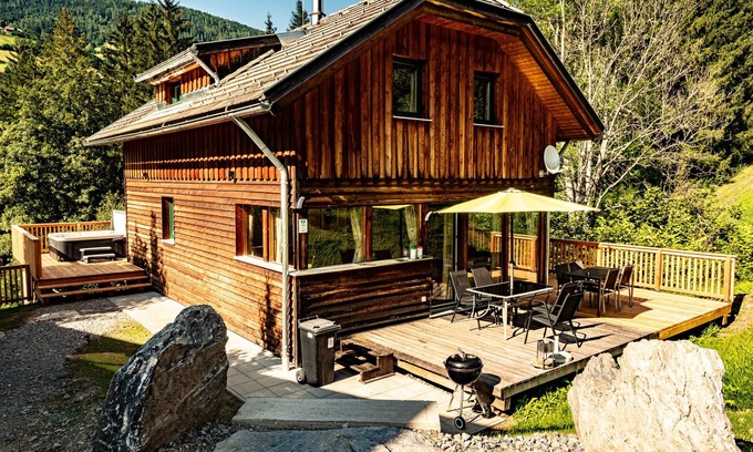 Sankt Georgen am Kreischberg Ski Chalet | (RENOVATED) Woody 8 - Chalet Bellevue with sauna and whirlpool