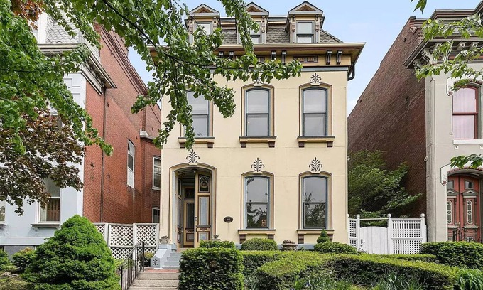 Lafayette Square Apartment | Renovated 1 BR Apartment - Private - w/View of Saint Louis Arch