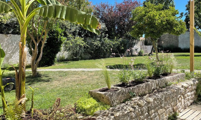 Puilboreau House | Renovated 19th century farmhouse 260m