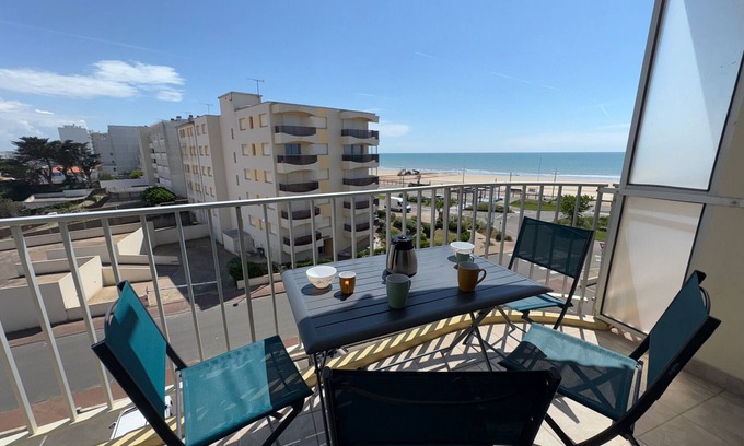 Saint-Jean-de-Monts Apartment | Renovated apartment 50m from sea for 6 people