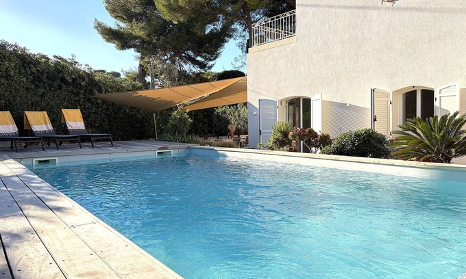 Sanary-sur-Mer House | Renovated and air-conditioned villa near the sea with(heated) swimming pool, cove at 100 meters,.