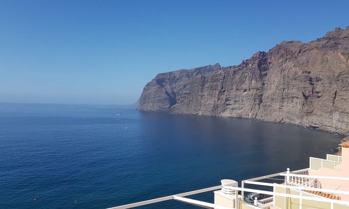 Los Gigantes Apartment | Renovated apartment with pool and sea views in Los Gigantes