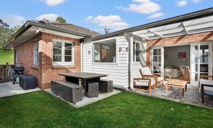 Kingsland House | Renovated Character Central Home - WiFi & Netflix